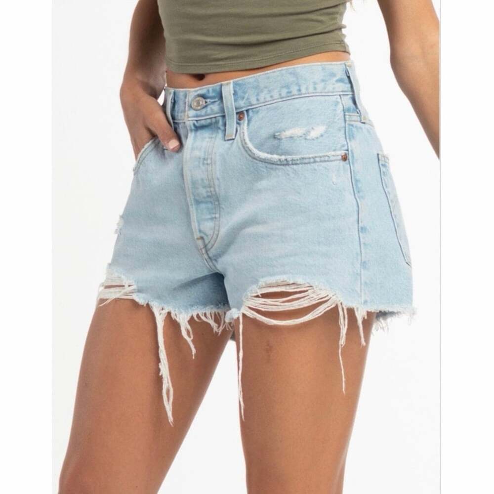 NWT Levi’s 501 Original High Rise Denim Shorts W31 Light Wash Distressed